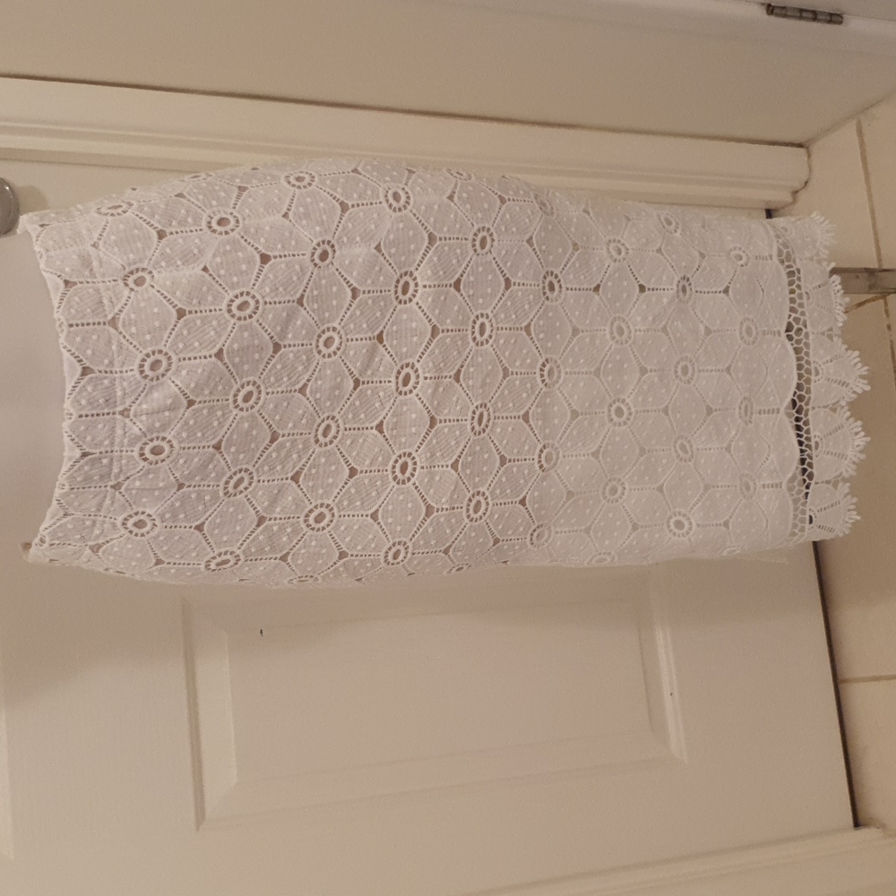 Absolutely Gorgeous Set Skirt and Crop Top - Picture 3 of 12